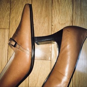 Bandolino Square Toe Heel in Camel 8.5M